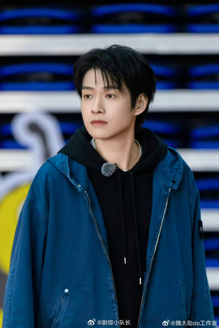 魏大勋这手是真欠周五晚高疯 柯洁还没反应过来，脸上已经挨了一巴掌。魏大勋打完就跑