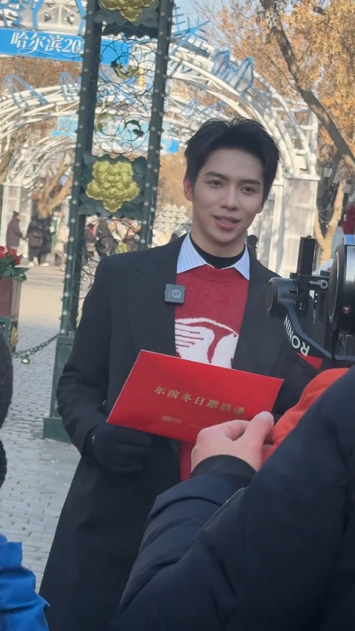 中央大街偶遇罗一舟录节目 