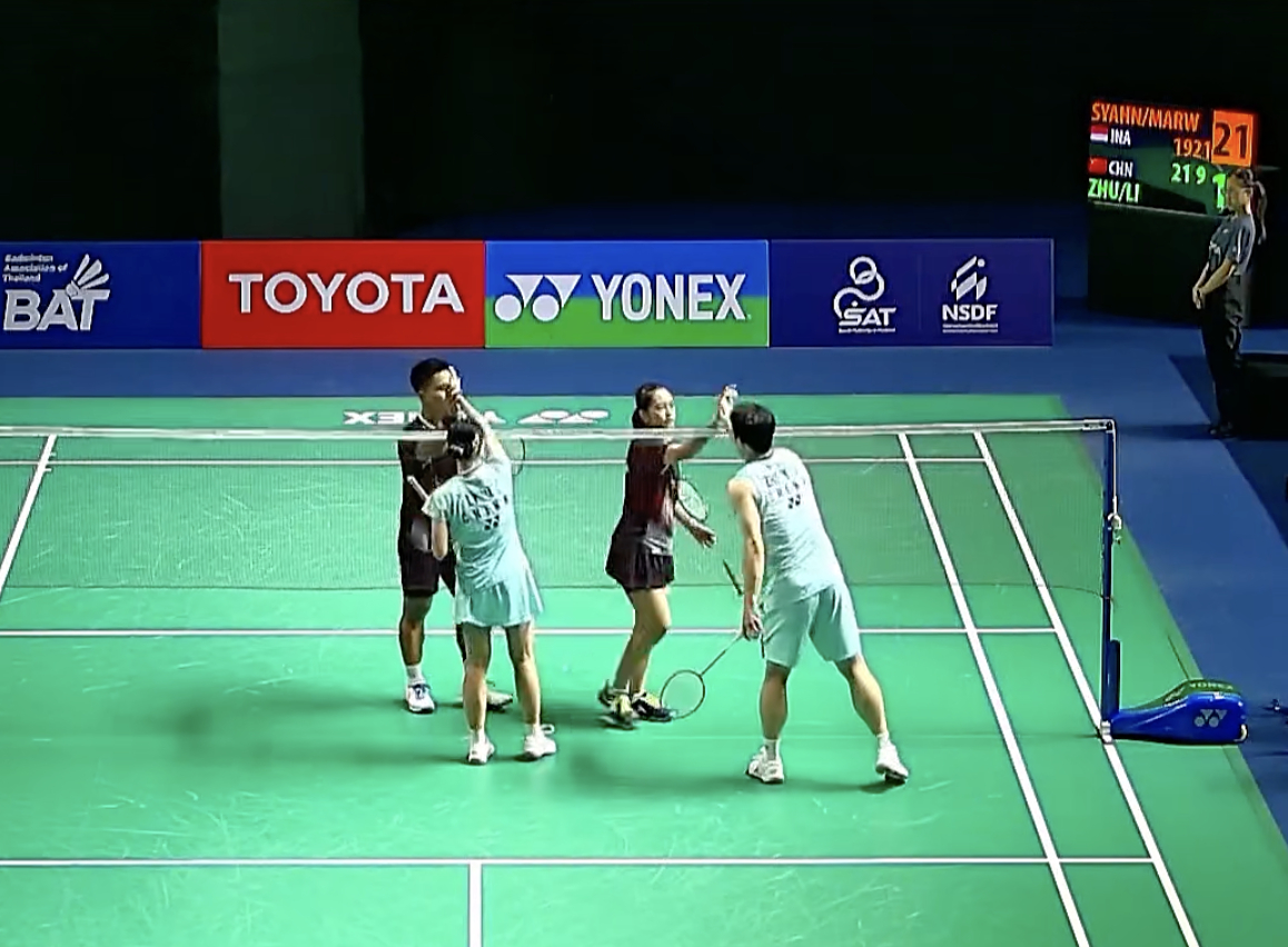 朱一珺/李茜🇨🇳 21-19、9-21、14-21 🇮🇩西亚纳维/马尔瓦