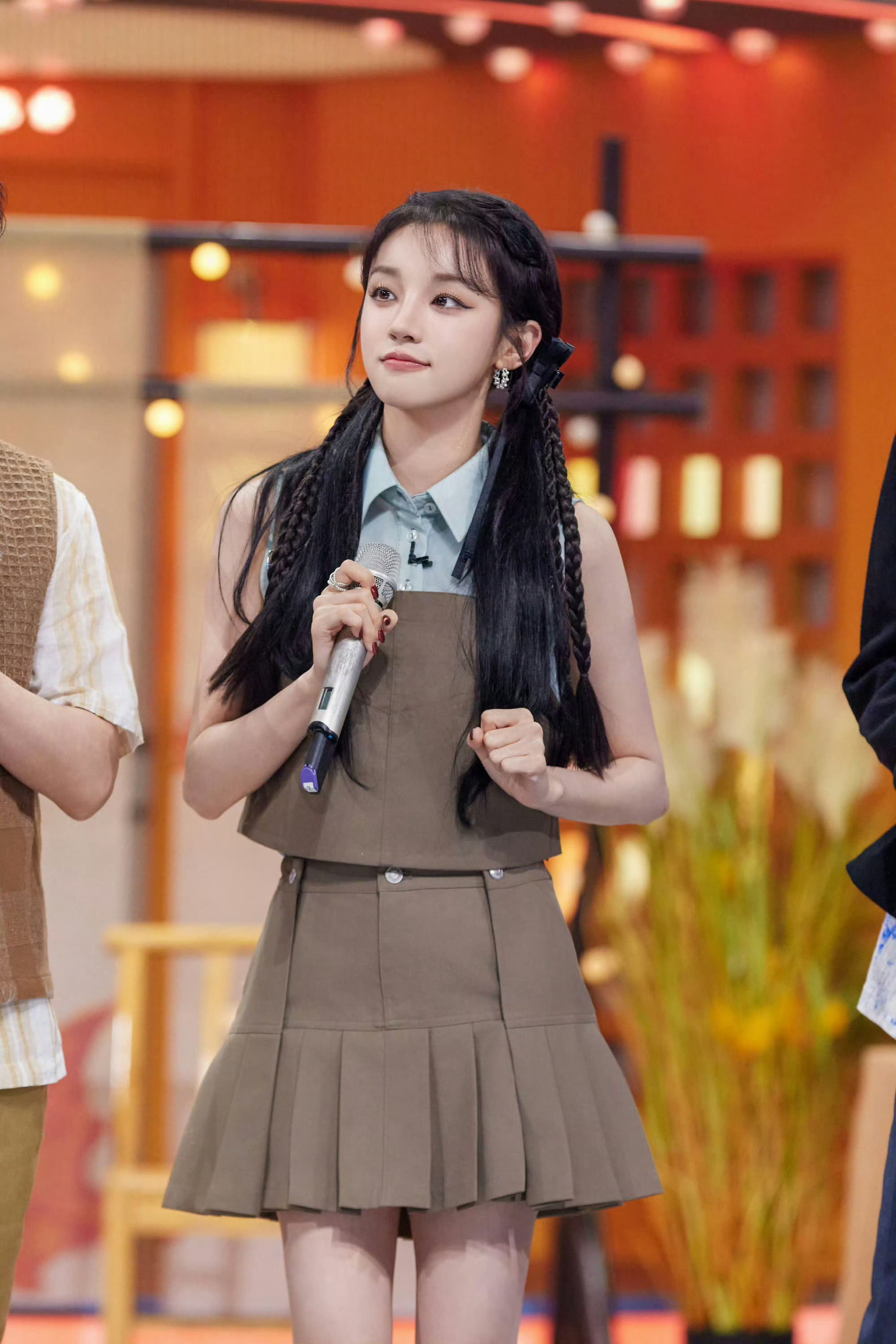 #宋雨琦抓娃娃的实力# 连续抓到4只娃娃，“别抓了，一会儿全抓完了”，臭屁雨琦，