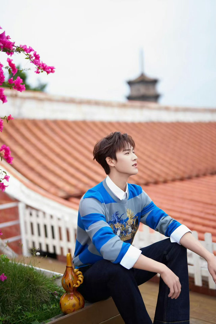 李昀锐跳误闯天家李昀锐跳误闯天家飞上天了 李昀锐跳完之后，旁边李晨的表情值得单独