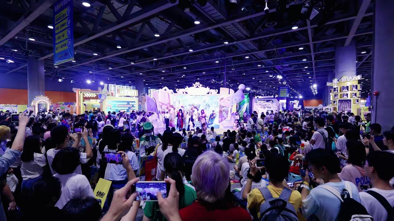 “我的姓名电话，你们凭什么发到网上？”扬州女子投诉漫展反遭隐私曝光，主办方：已罢