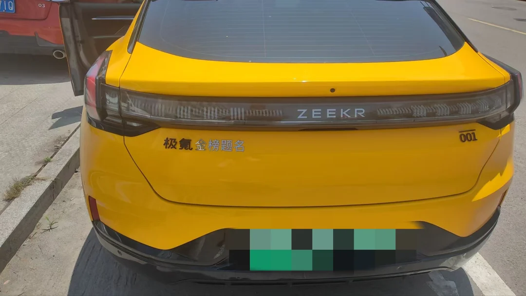 我堂姐疯了…高考前夜逼全家摸她车屁股？?