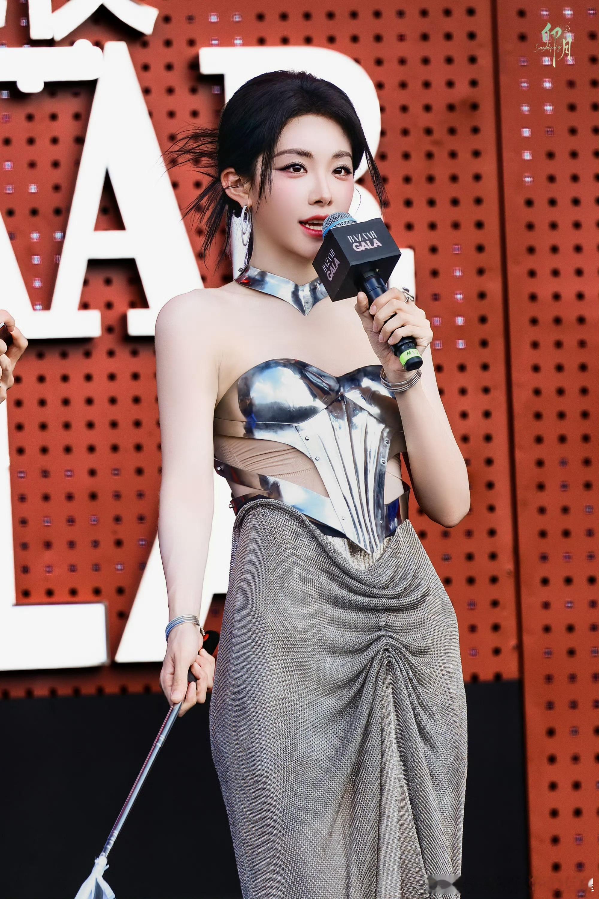 喻言直播你的偶像包袱呢喻言 机械姬 ​​​
