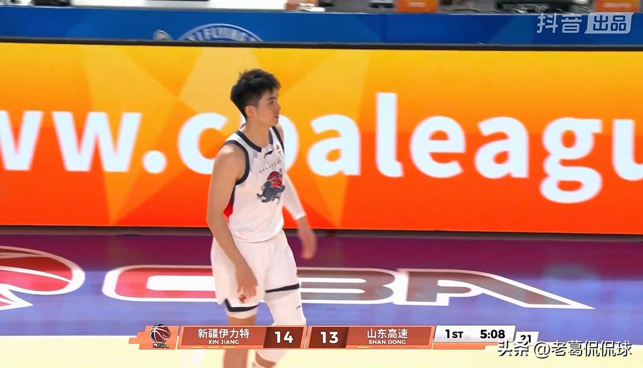 山东高速大将于德豪真是太懂事了！在今天山东高速客场挑战新疆伊犁特的比赛中，故地重