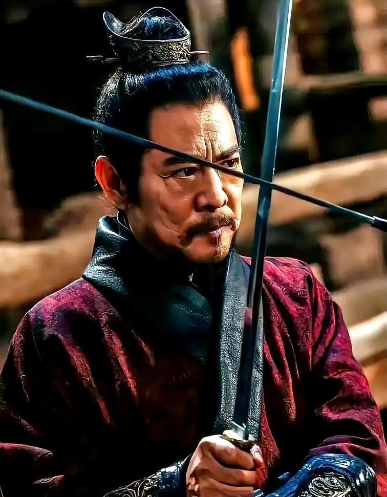 61岁李连杰，出场三分钟就被吴京“秒了”。
你看到的是功夫皇帝为年轻一代“扶一把