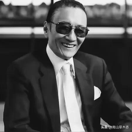 泪目！张柏芝前公公谢贤去世了，中国的老谢家又走了一位名人，四哥一路走好[祈祷][