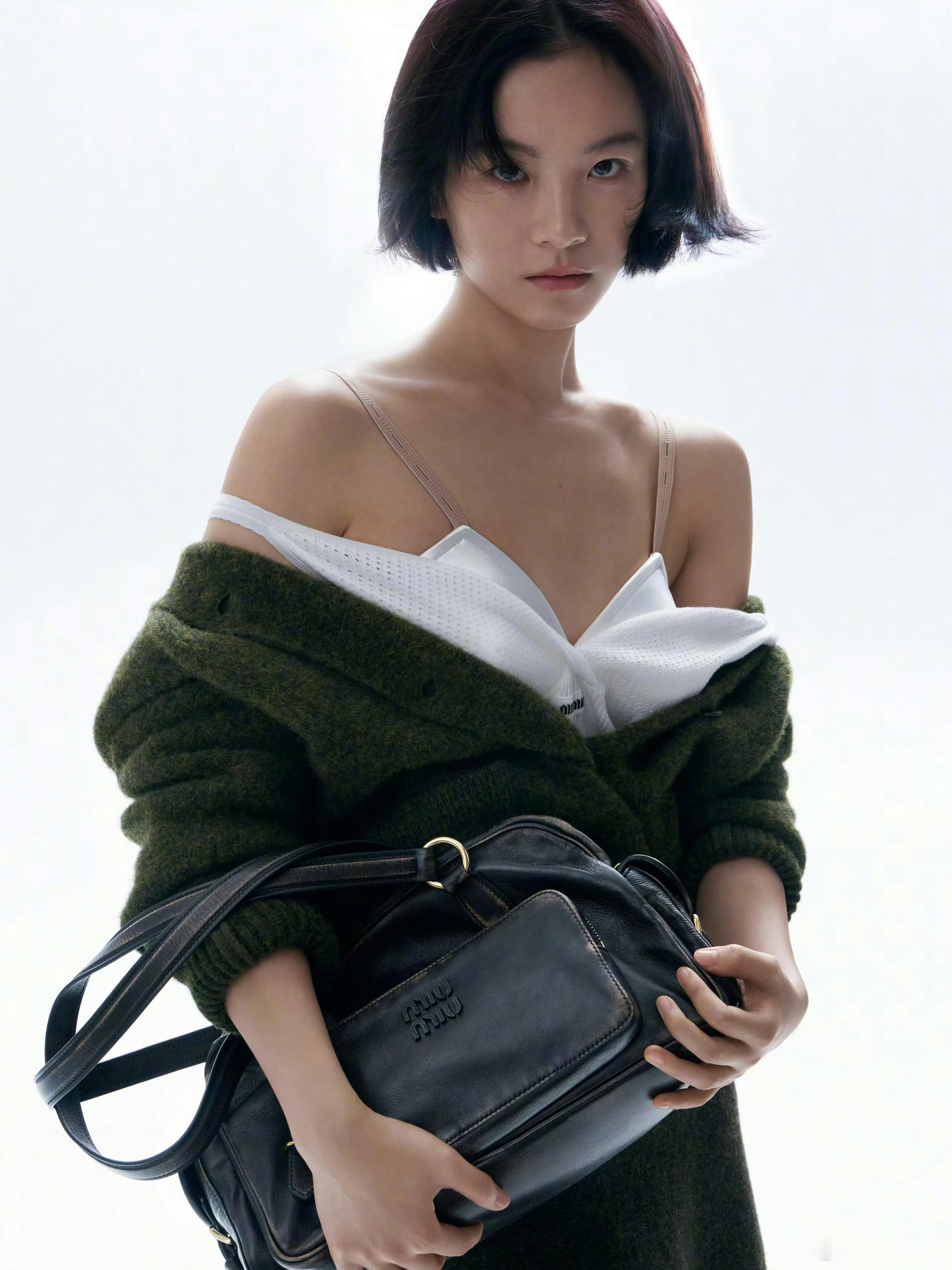 李庚希空降miumiu品牌大使，加上刘浩存、赵今麦，目前的5大同期00花mium