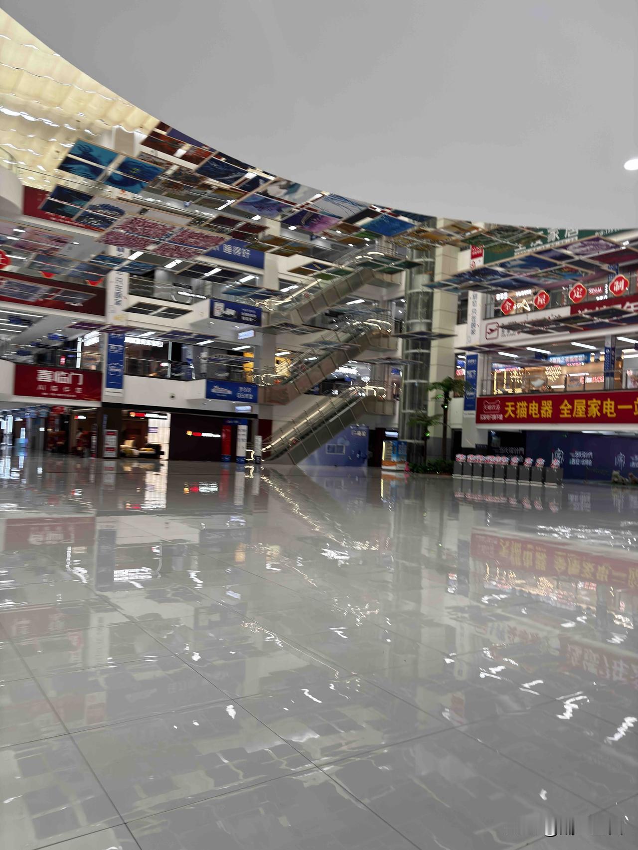 原点家具城里的家具，品牌家具店里的家具款式多，同样的品牌，在蓝田县城看的，样式就