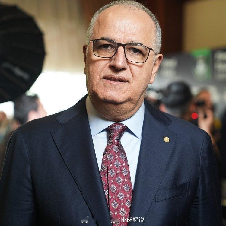 土耳其排球联合会主席 Mehmet Akif Üstündağ 对社交媒体上国家