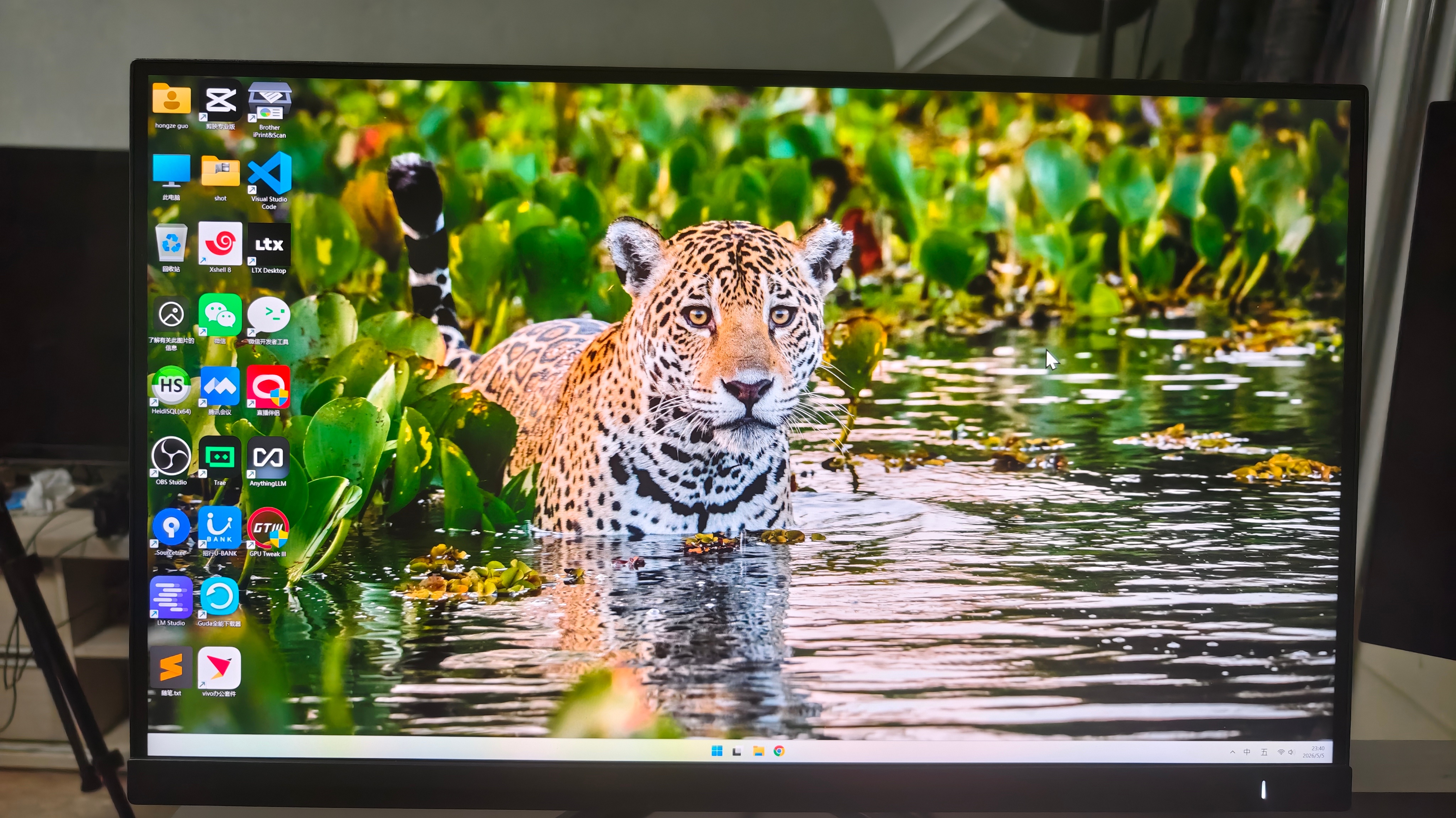 5070ti加持下满血dp2.1 240hz 4k显示器的效果，fastips显