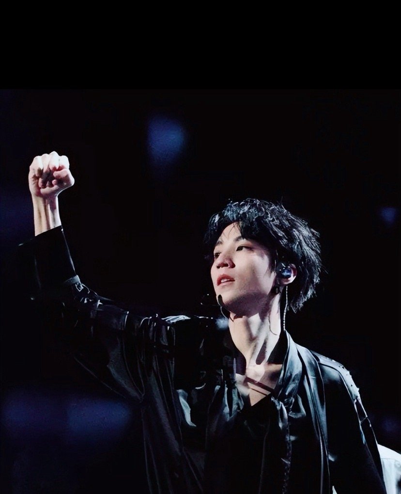 华语乐坛开门，王俊凯回来了。等了这么久，终于等到他带着新歌登场，一开口还是熟悉又