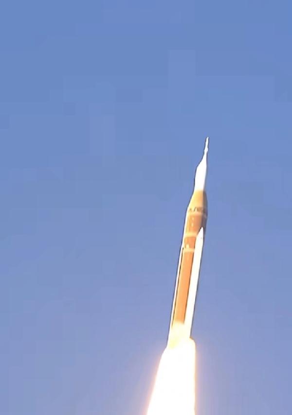 美国登月火箭仓促发射、漏洞百出，反倒甩锅中国步步紧逼，纯属霸权焦虑的拙劣甩锅！其