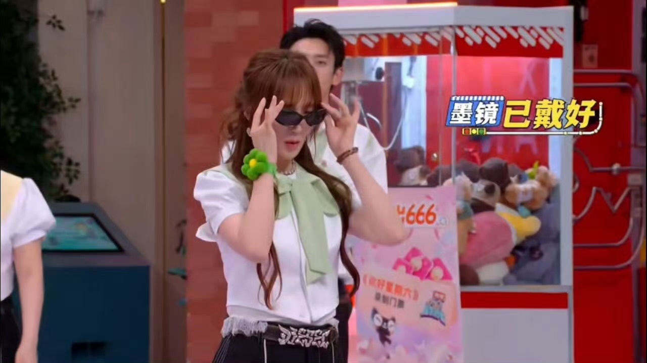 被孟佳跳舞反复硬控孟佳跳舞一出手就是纯正顶级女团味儿，又酷又飒气场拉满！ 你好星