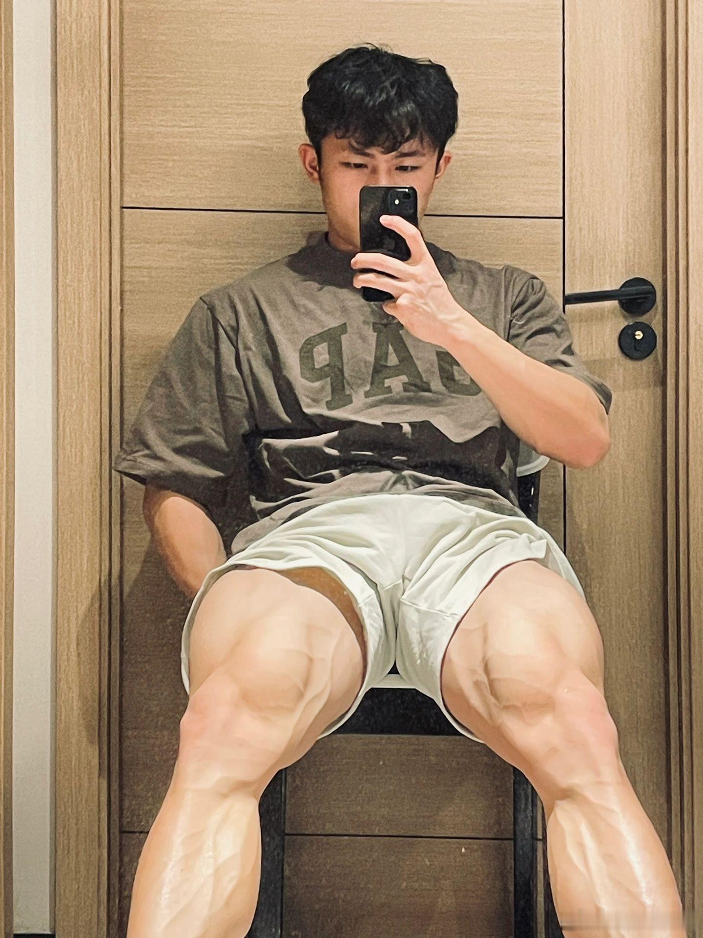 肌肉男神软软城市运动季健身运动打卡
