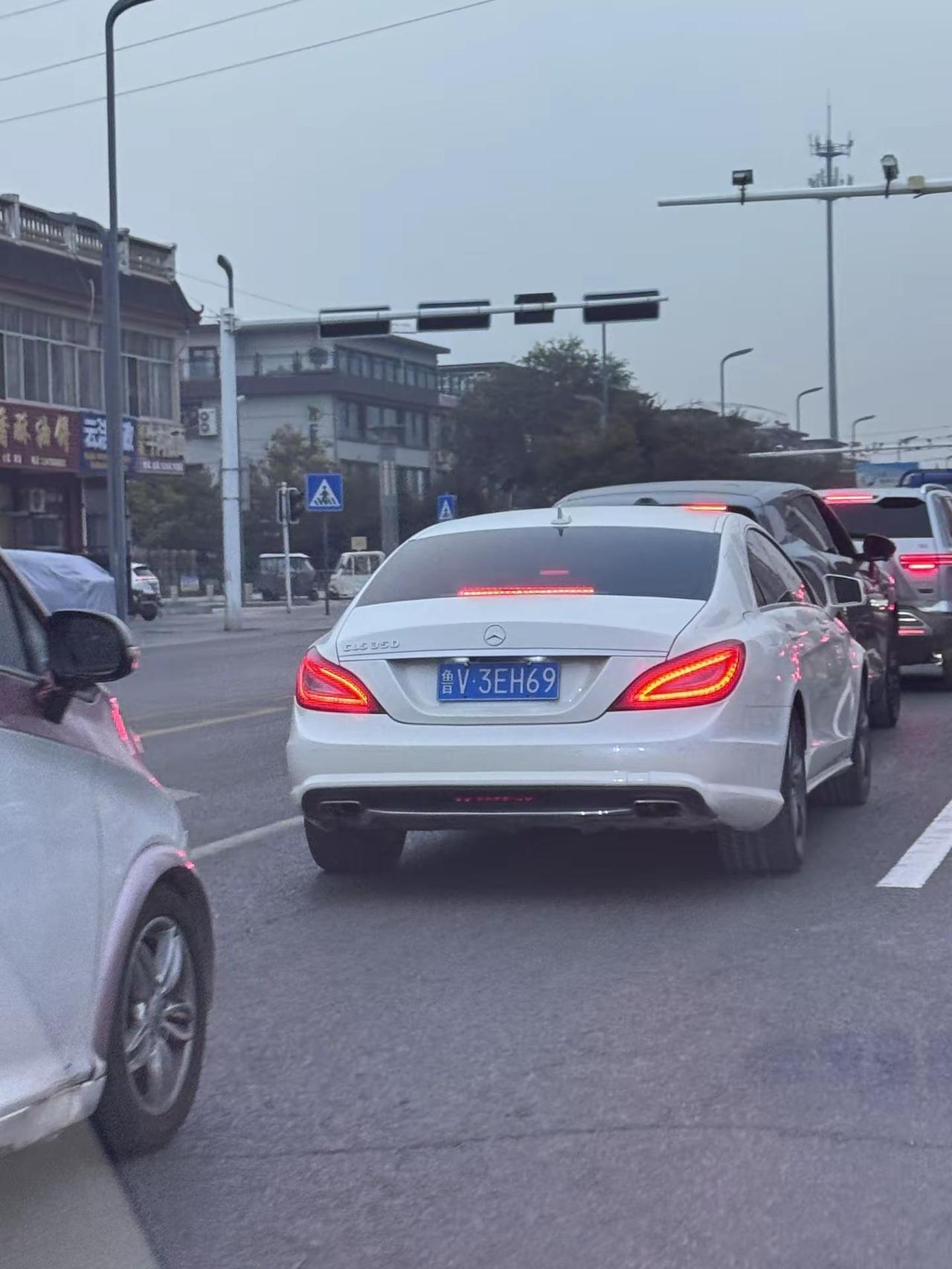 在这个贯穿尾灯标配的时代，恶魔之眼的尾灯真的上不了台面吗尾灯恶魔之眼