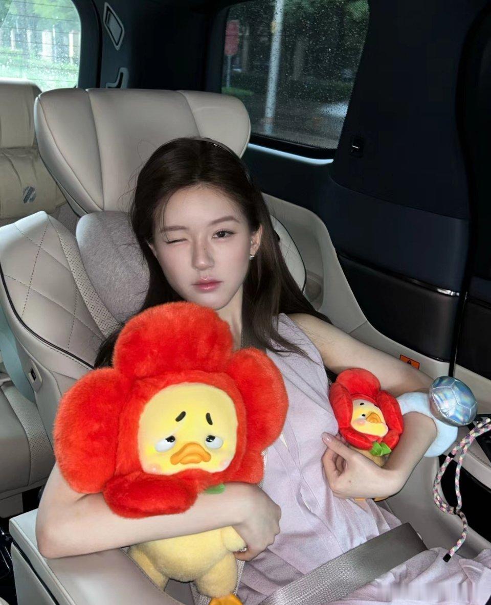 差点没有认出来这是赵露思 ​​​