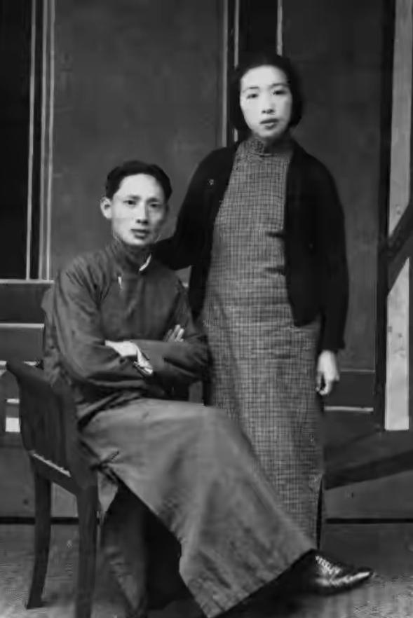 杭州解放后，粟裕收到故人遗孀来信撇下重任急赴现场，只为在带镣就义的老战友灵前，兑