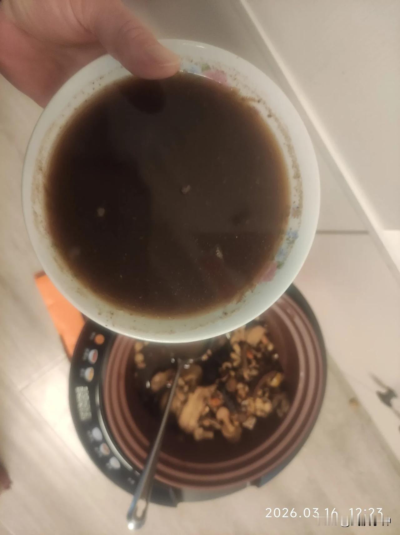 喝中药就得一鼓作气，大口尽快喝下去，这点苦不算什么
子宫肌瘤太大导致中度贫血，开