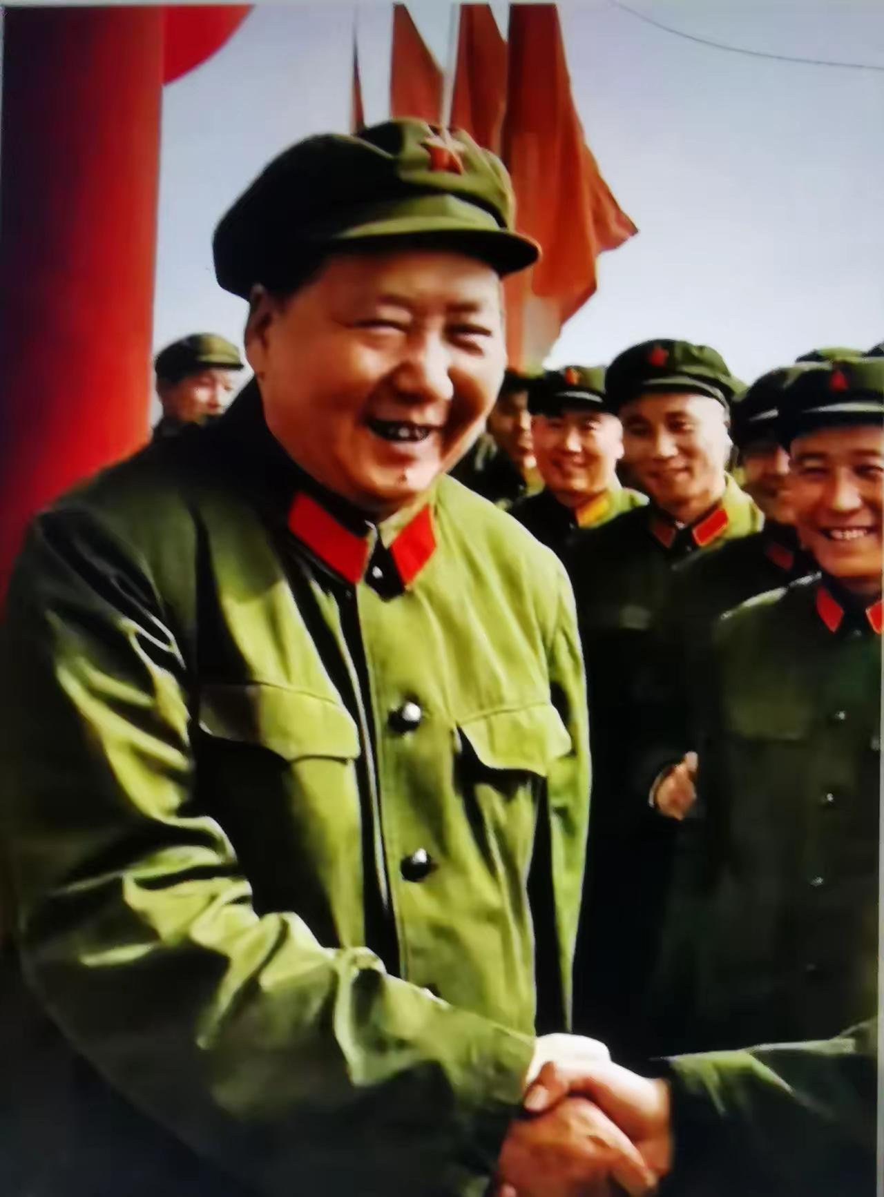一生为国为民，一件睡衣打73个补丁，这才是老百姓心中永远的伟人！
 
不少人疑惑