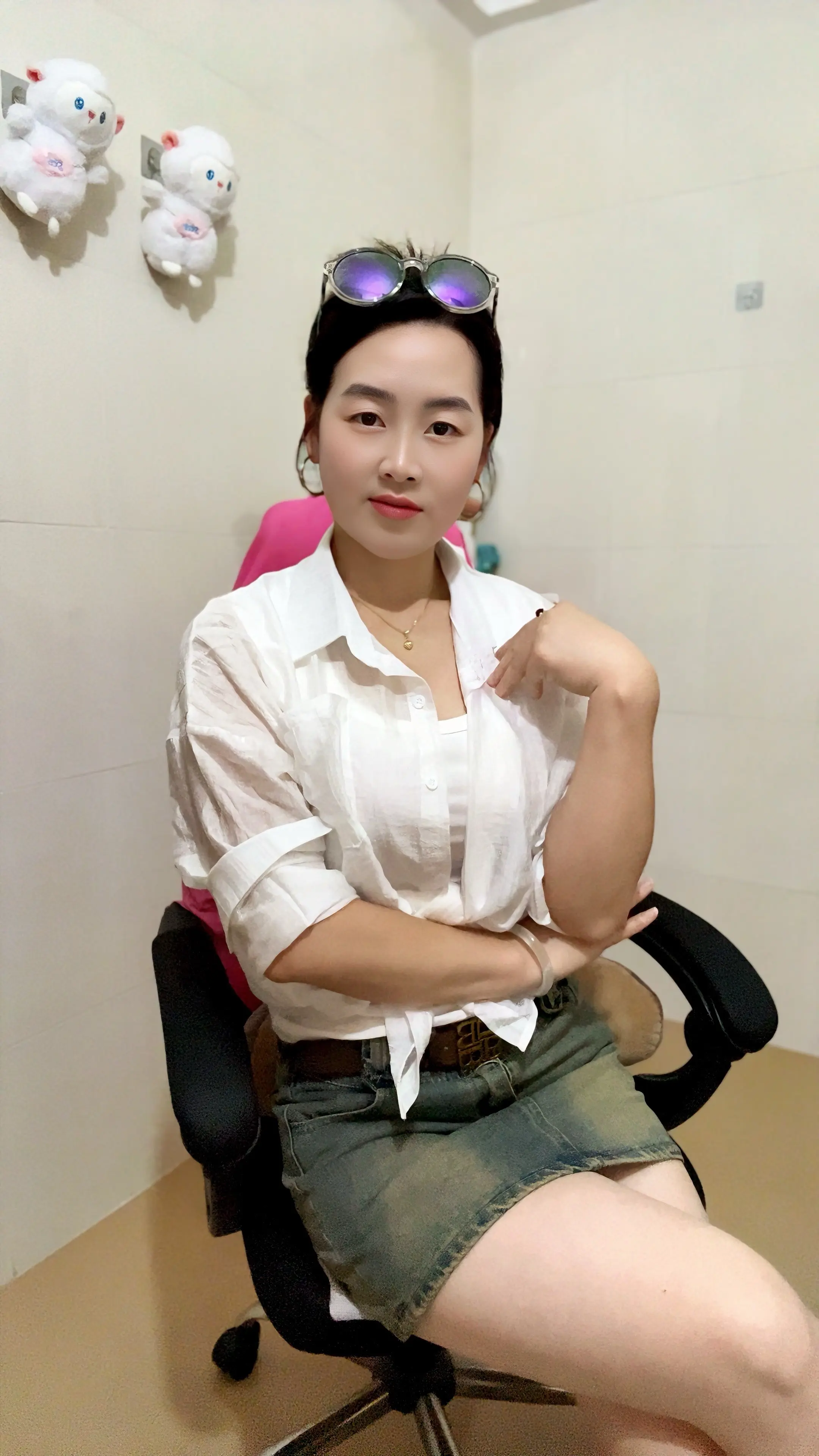 明明很牵挂，却不敢打扰，明明很想念，却不能联系，明明很在乎，却又装作无...