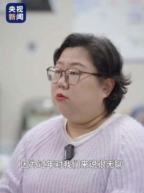 井井说因为自己淋过雨，走过弯路，所以想为更多的听障人士”撑伞”。#听障女孩直播带
