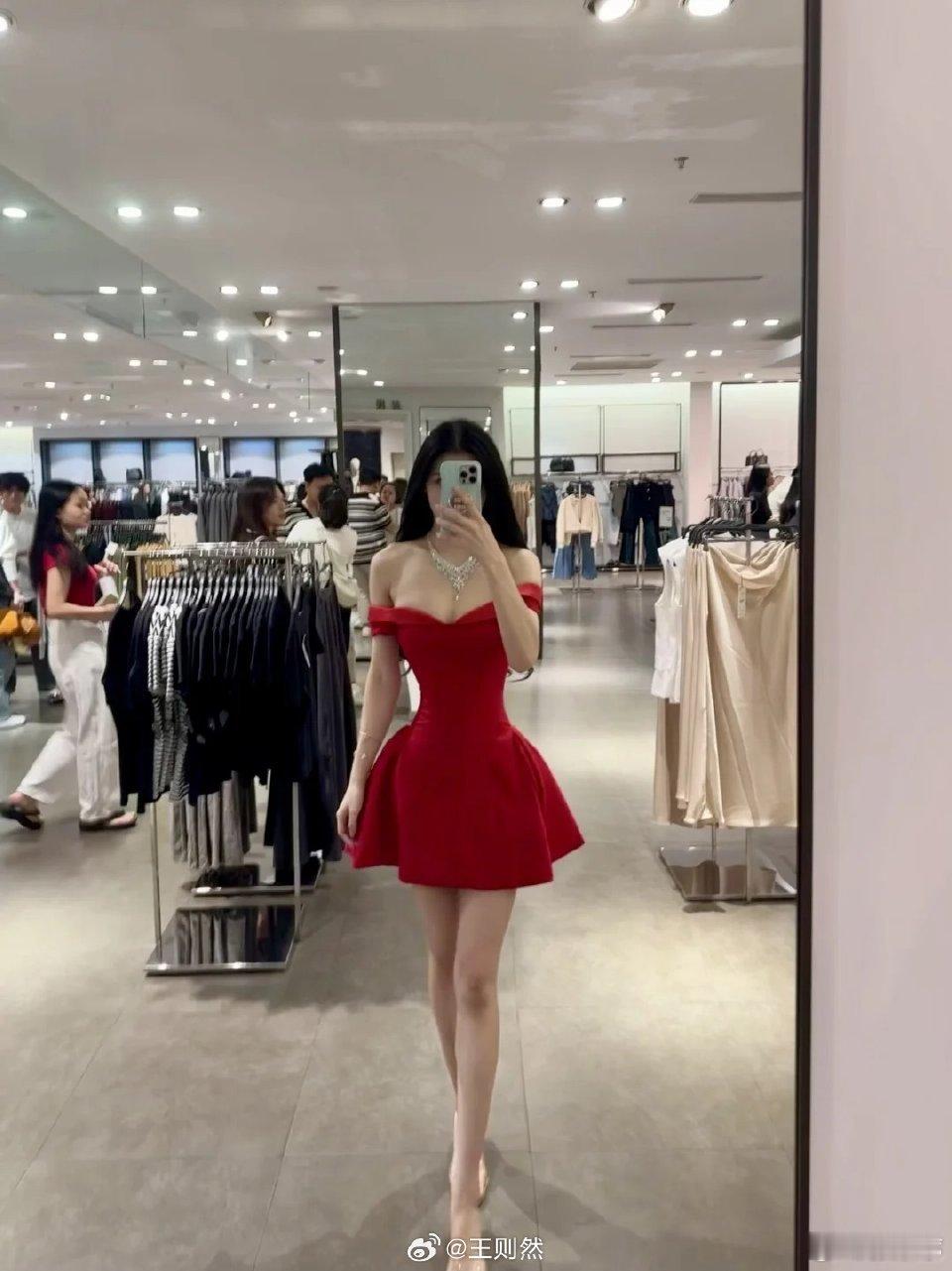 明天闺蜜结婚，我穿的喜庆点不过分吧  [浮云][浮云]  