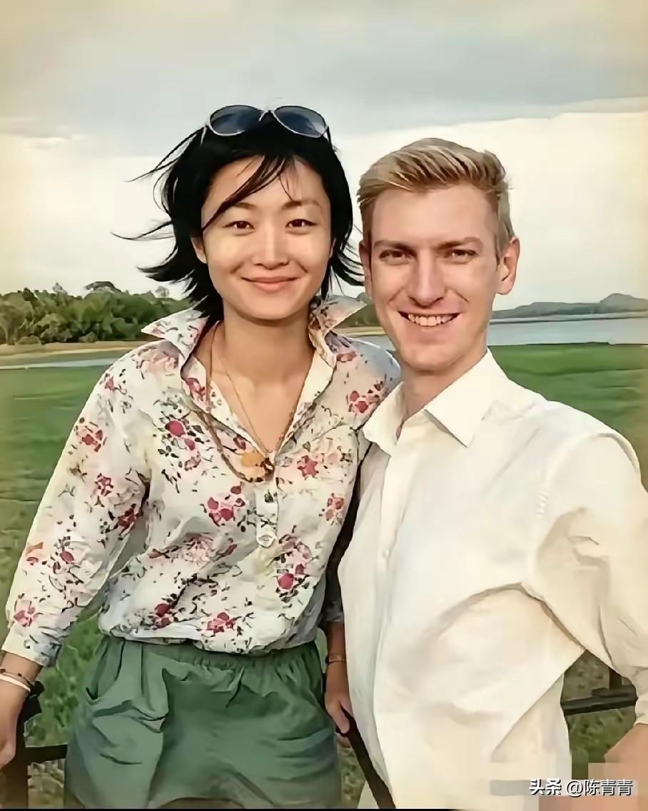 假如敬大姐的女儿王尔晴，没有选择丁克，生有孩子。敬大姐子孙缠绕，没有时间去演讲、
