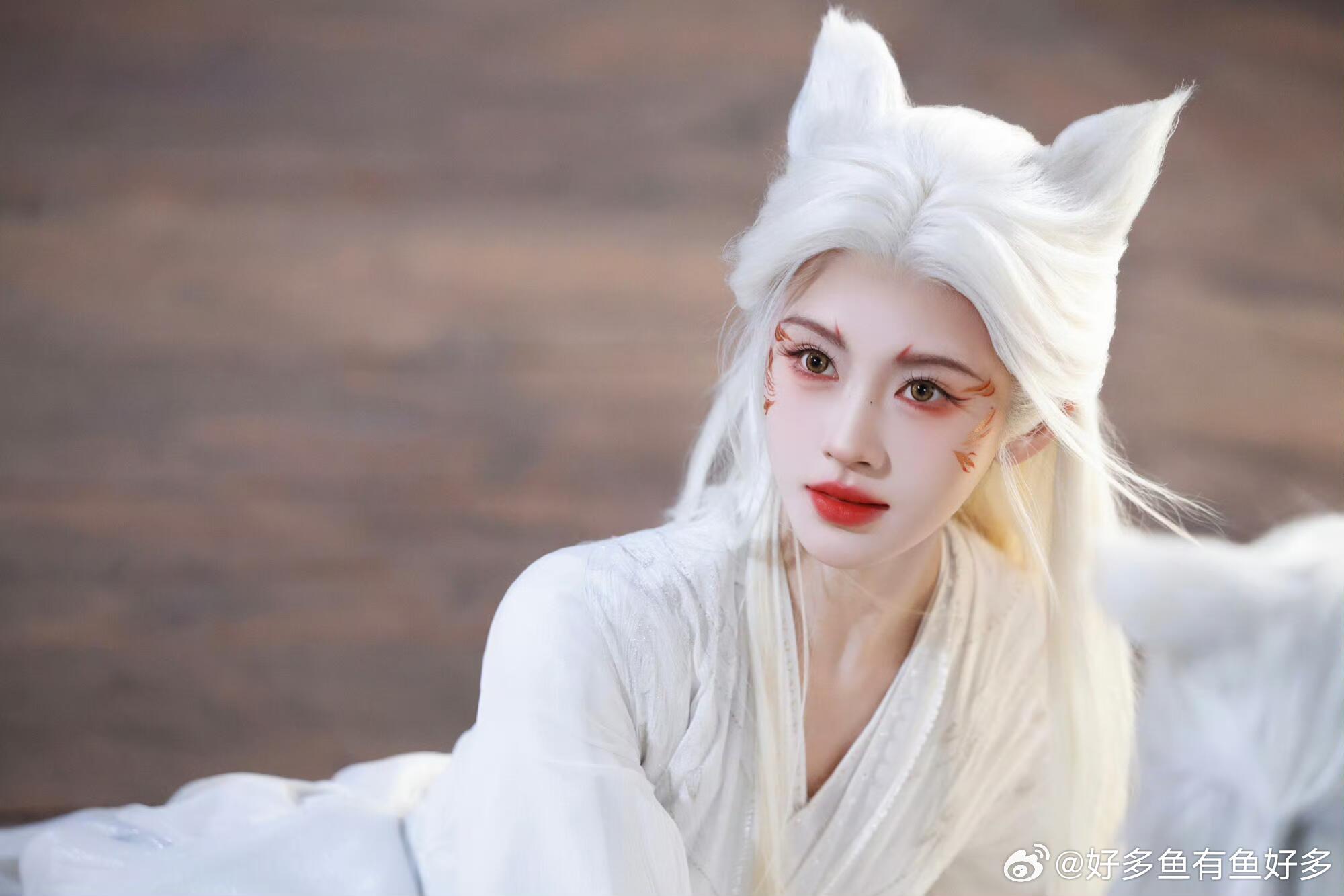 月鳞绮纪狐妖妆仿妆已经有人开始仿月鳞狐妖妆了 路透期就卷仿妆，开播后更疯！造型贴