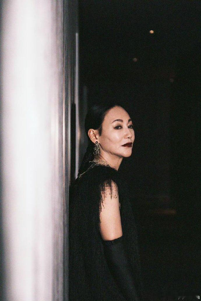 惠英红华表影后首录综艺华表奖影后惠英红老师再次亮相《无限超越班》，她的教学风格独