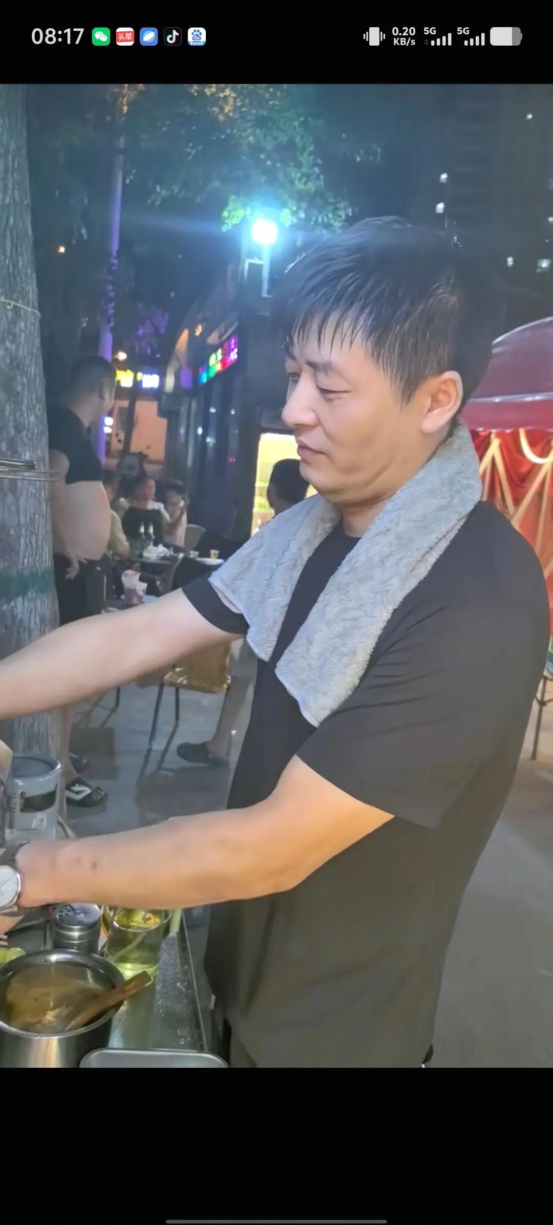 其实我们就当张雪峰老师换烧烤行业了，毕竟原来那直播的活休息时间太少了，还比较费脑
