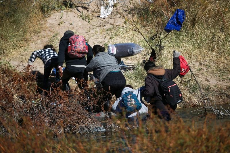 美墨边境非法越境人数下降的原因是什么