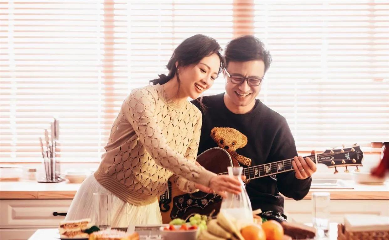 汪峰新恋情曝光：陈露成为其新女友！

听说汪峰离婚后又找新欢了，这次是陈露。说实