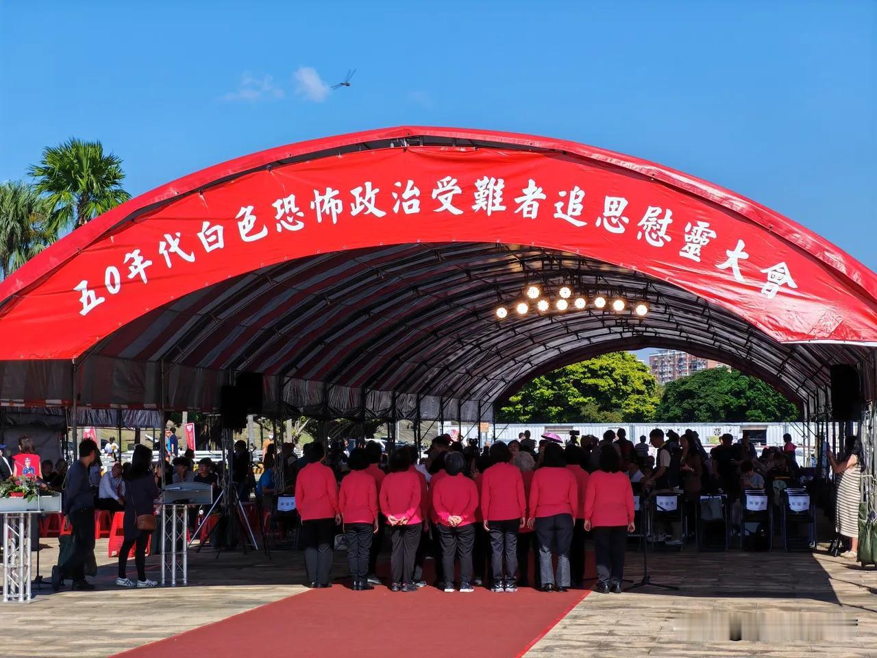 郑丽文不愧是一个女中豪杰。刚上任国民党主席职位，就做出了惊天动地的事情。11月8