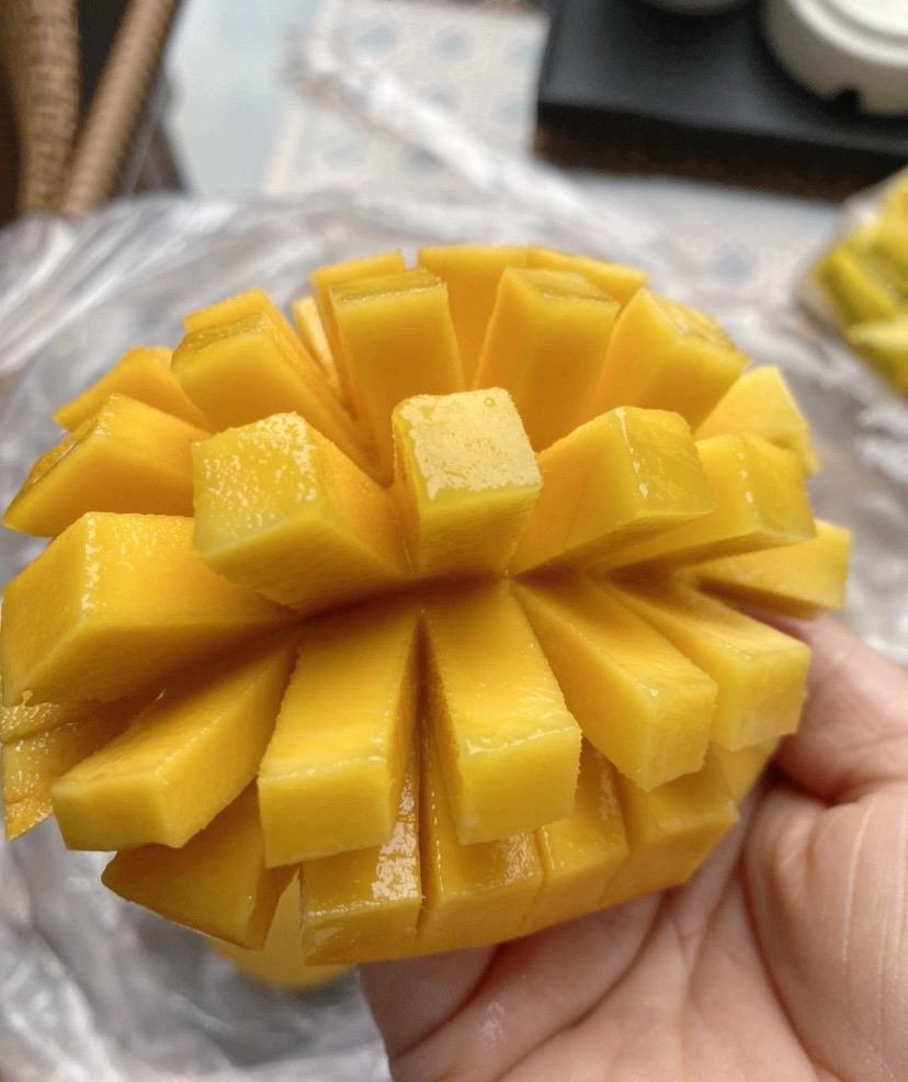 缅甸圣德龙芒果，果香纯正浓郁，口感丝滑如布丁，吃一口回味无穷，远超普通芒果，果期