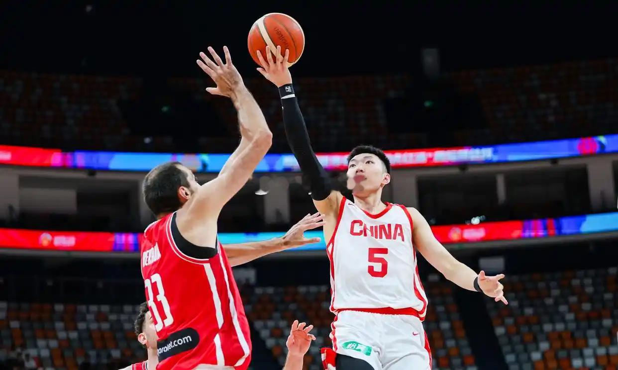 这支喀麦隆除了内外两位NBA球员，22号猛龙二轮秀内线Ulrich Chomch