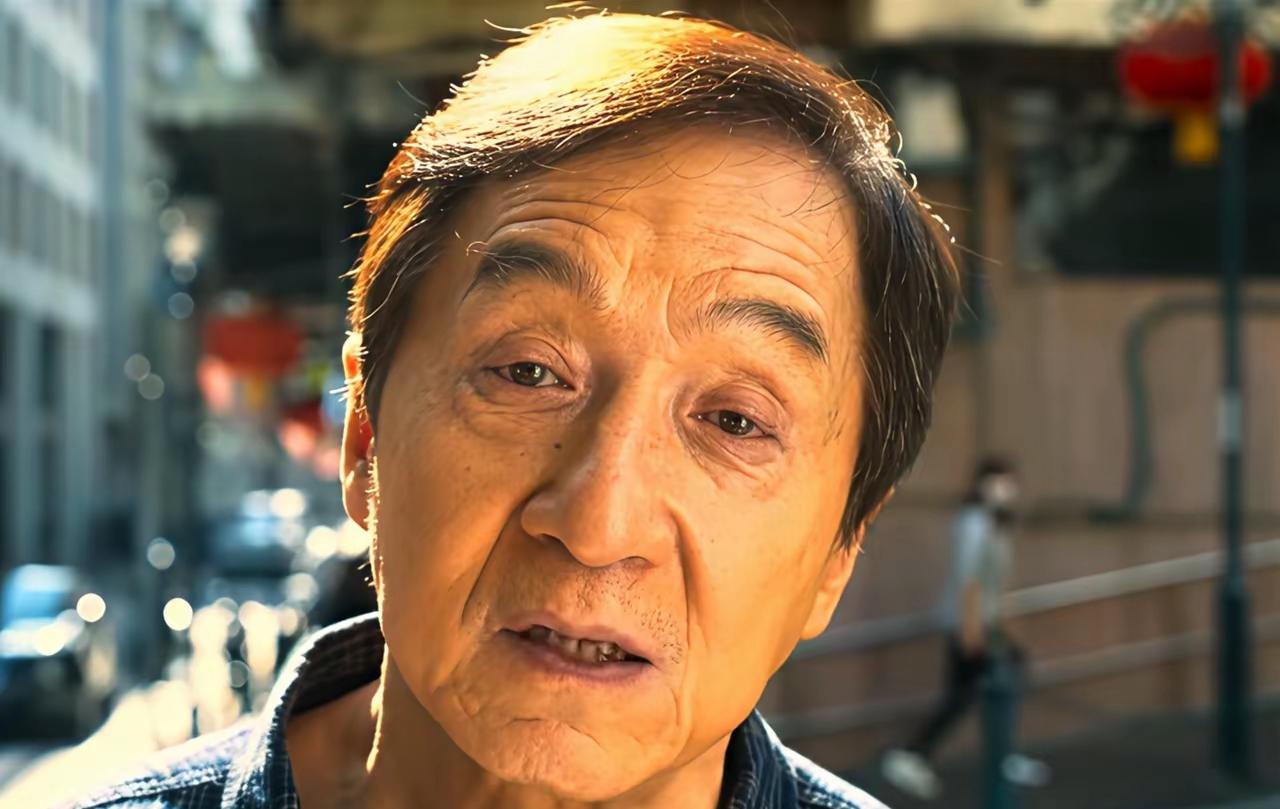 成龙71岁了，还如此拼命拍电影图啥？
作为华人世界最著名的一个名人，成龙早已世界