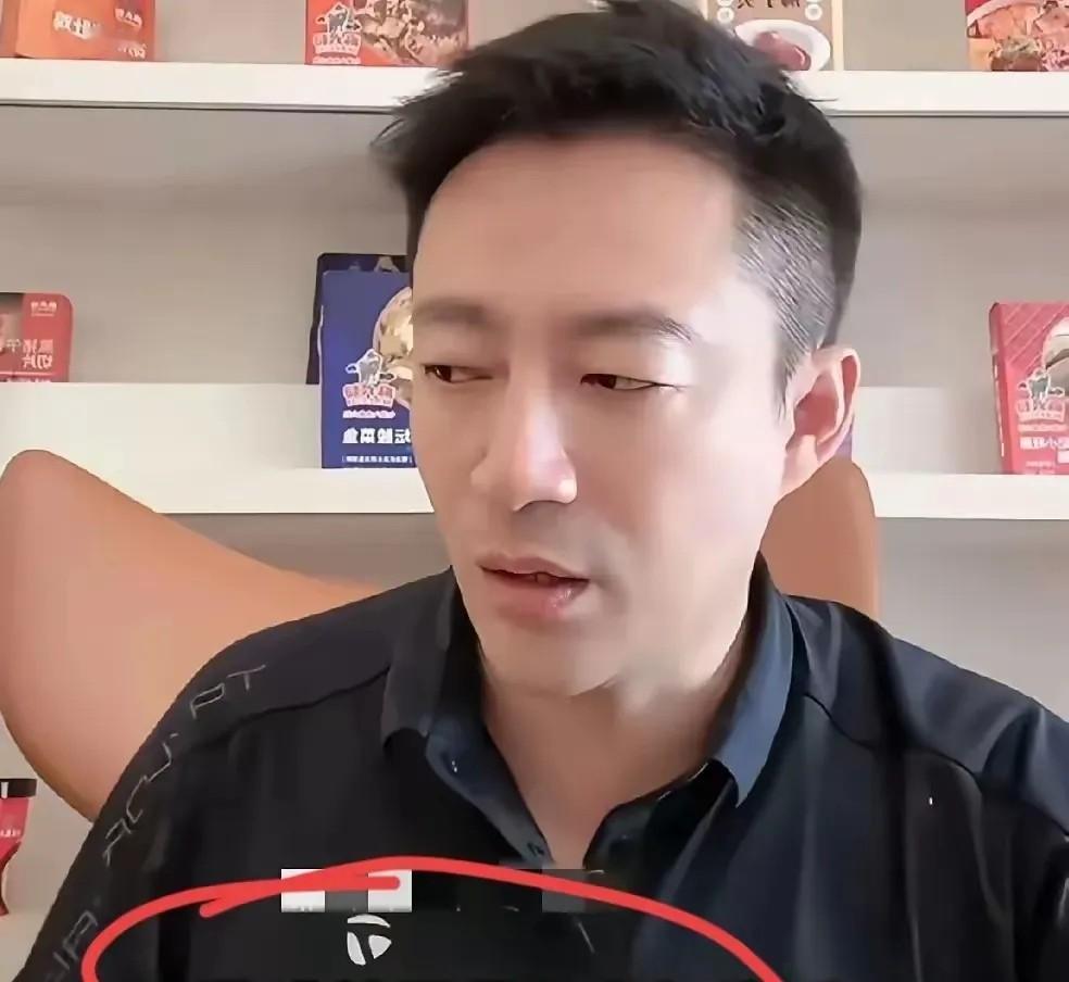 汪小菲没收箖箖平板，遭俩月“冷处理”。



以前他不理解张兰管这管那，现在自己