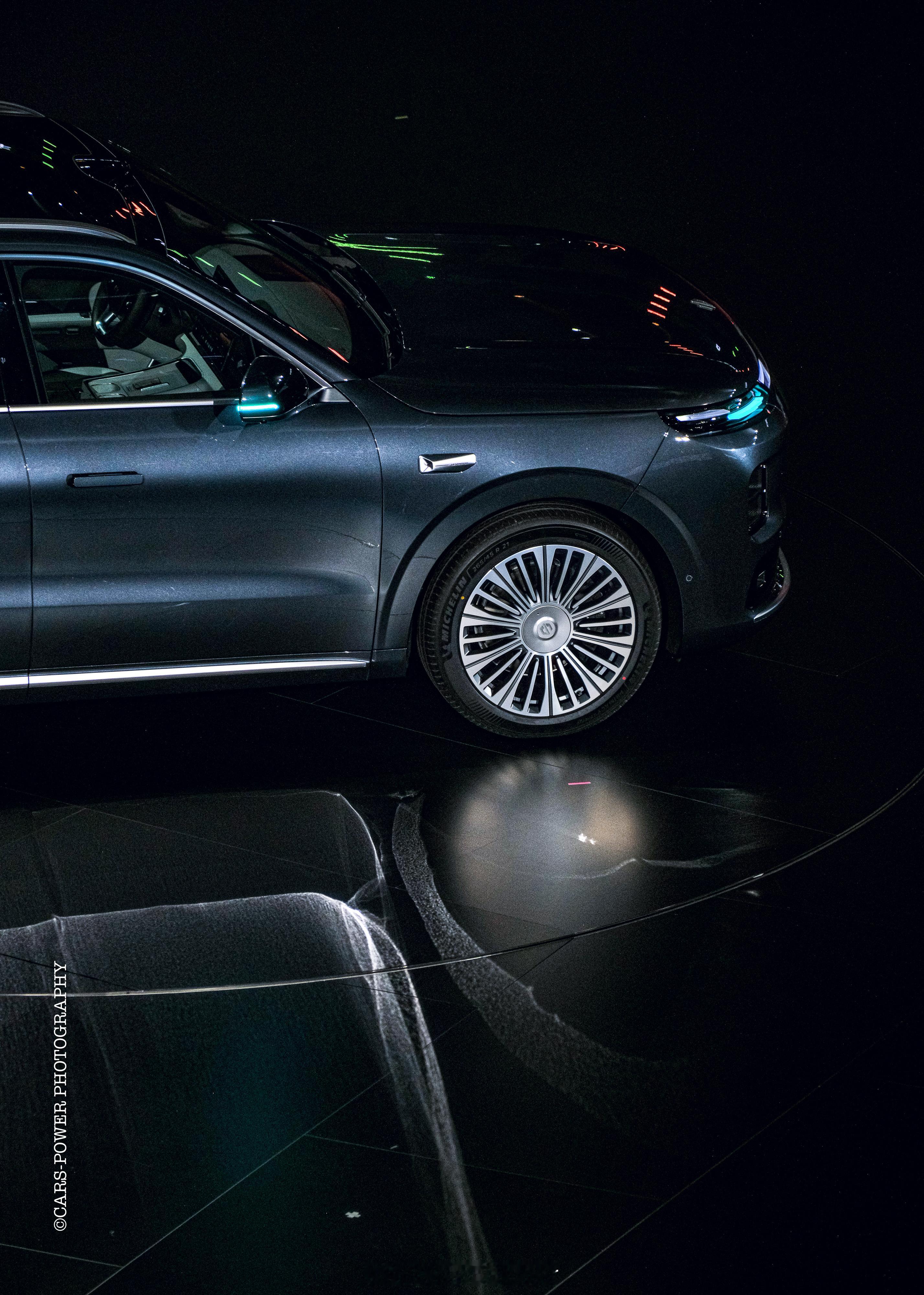 旗舰车型零跑D19首发上一个十年，零跑掌握技术，找到造车的感觉下一个十年，零跑朝