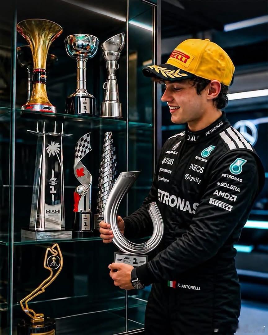 赢啦赢啦 我们又赢啦Kimi Kimi 安东内利今年“马没力”之歌真的听爽啦[哈