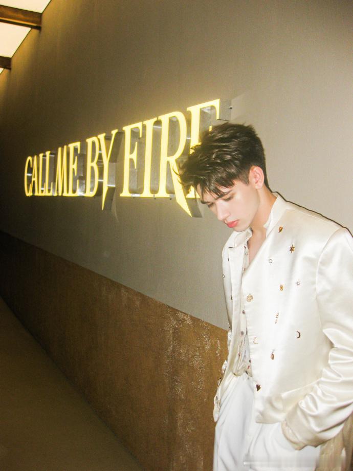 #庆怜00后勇闯哥圈# 23岁的庆怜，在哥圈中勇敢前行，为梦想而战！ ​​​