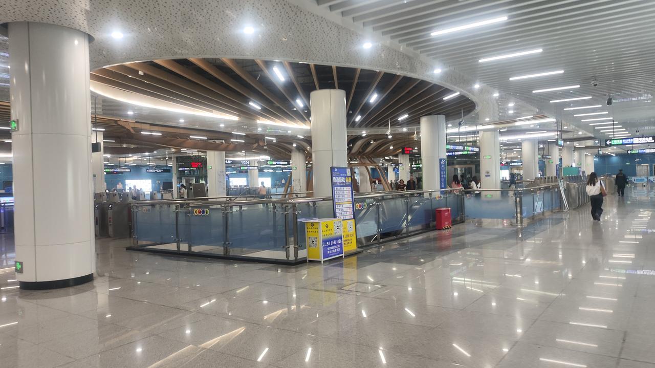 今日全国高速车流量将超7100万辆次我还在佛山，大家注意安全！