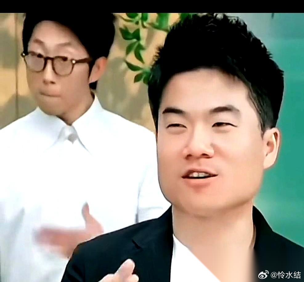 董宇辉把镜头让给新人时，弹幕突然刷满了“马骞”的名字。 4周年直播，他没多讲自己