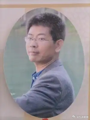 #石河子大学吴新锋教授抗癌9年去世#【#教授抗癌9年去世学生缅怀#，妻子：他拥有