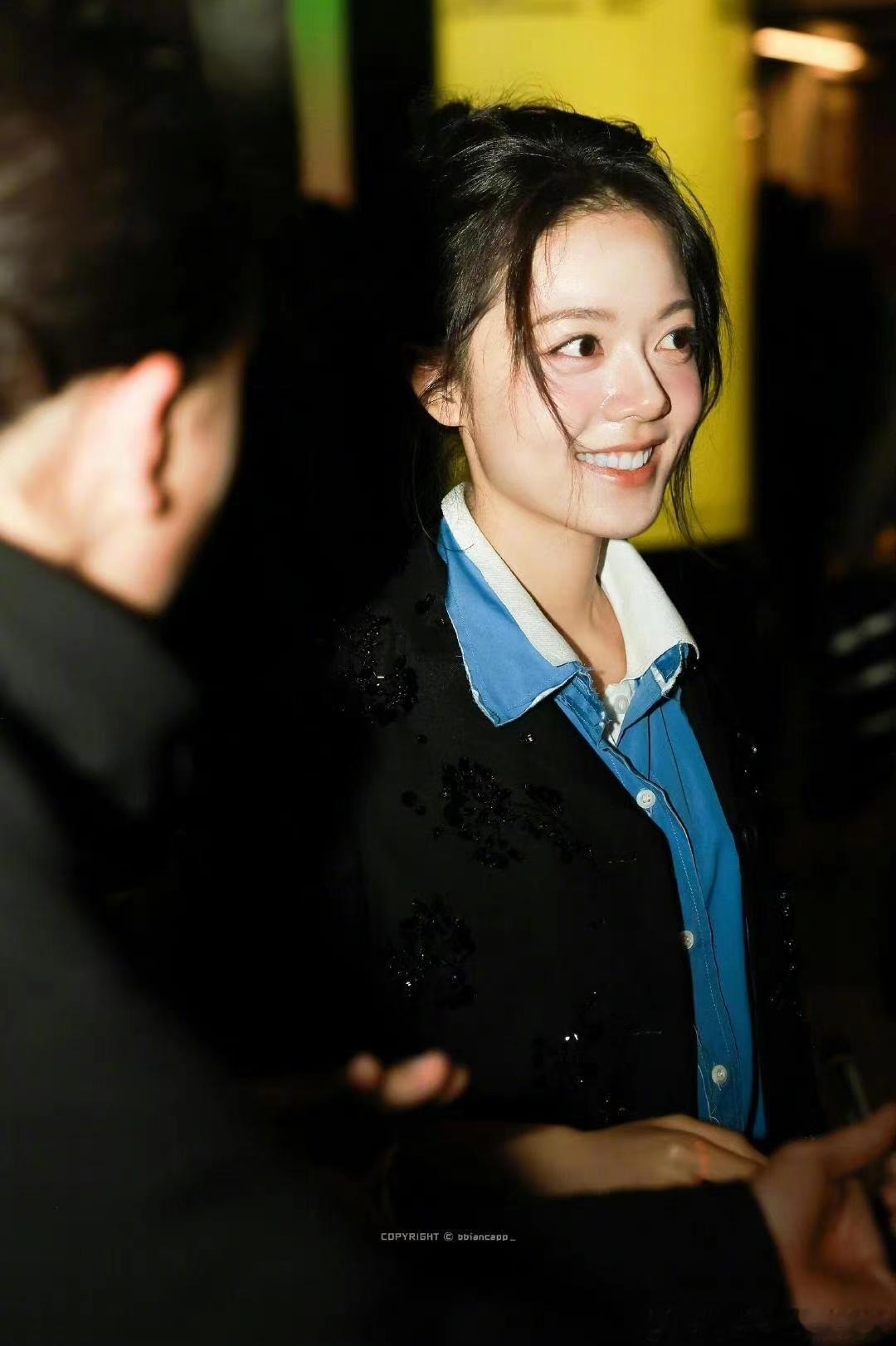 #赵今麦MiuMiu晚宴照##赵今麦晚宴照#赵今麦MiuMiu晚宴照，好美好甜，