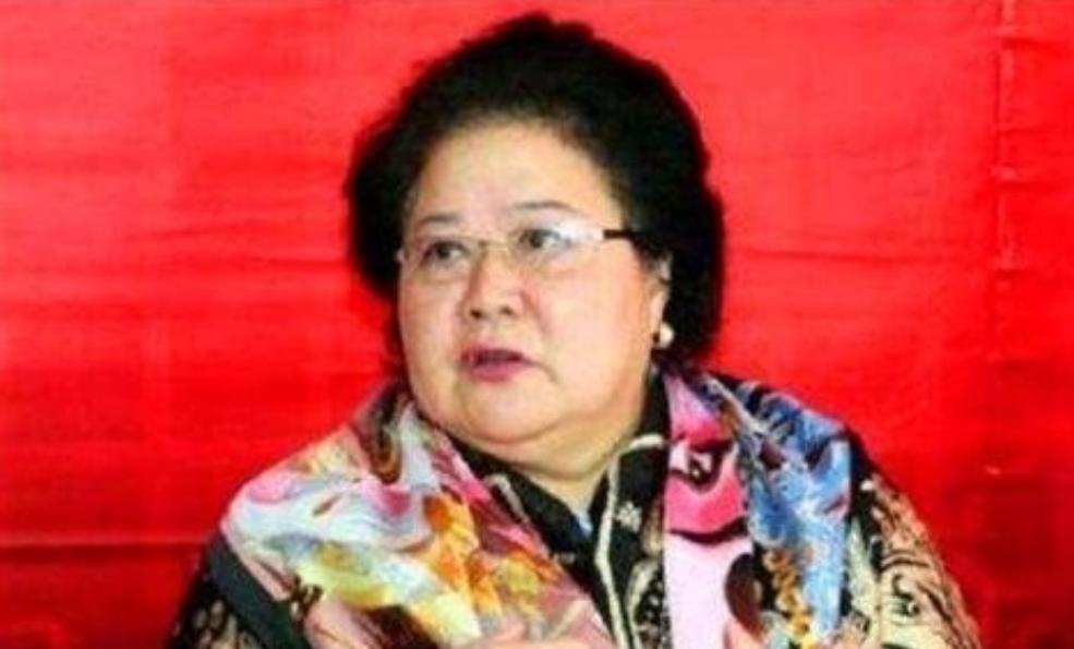 1988年，“小常宝”齐淑芳带领30名演员留美不归，背叛祖国抛弃丈夫，并恶狠狠对