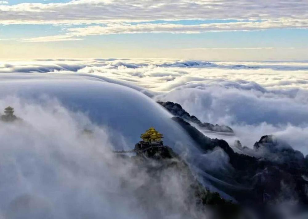 别傻了！真以为老君山开6万月薪找你去山上当神仙赏云海？我前阵子认识个做景区运营的