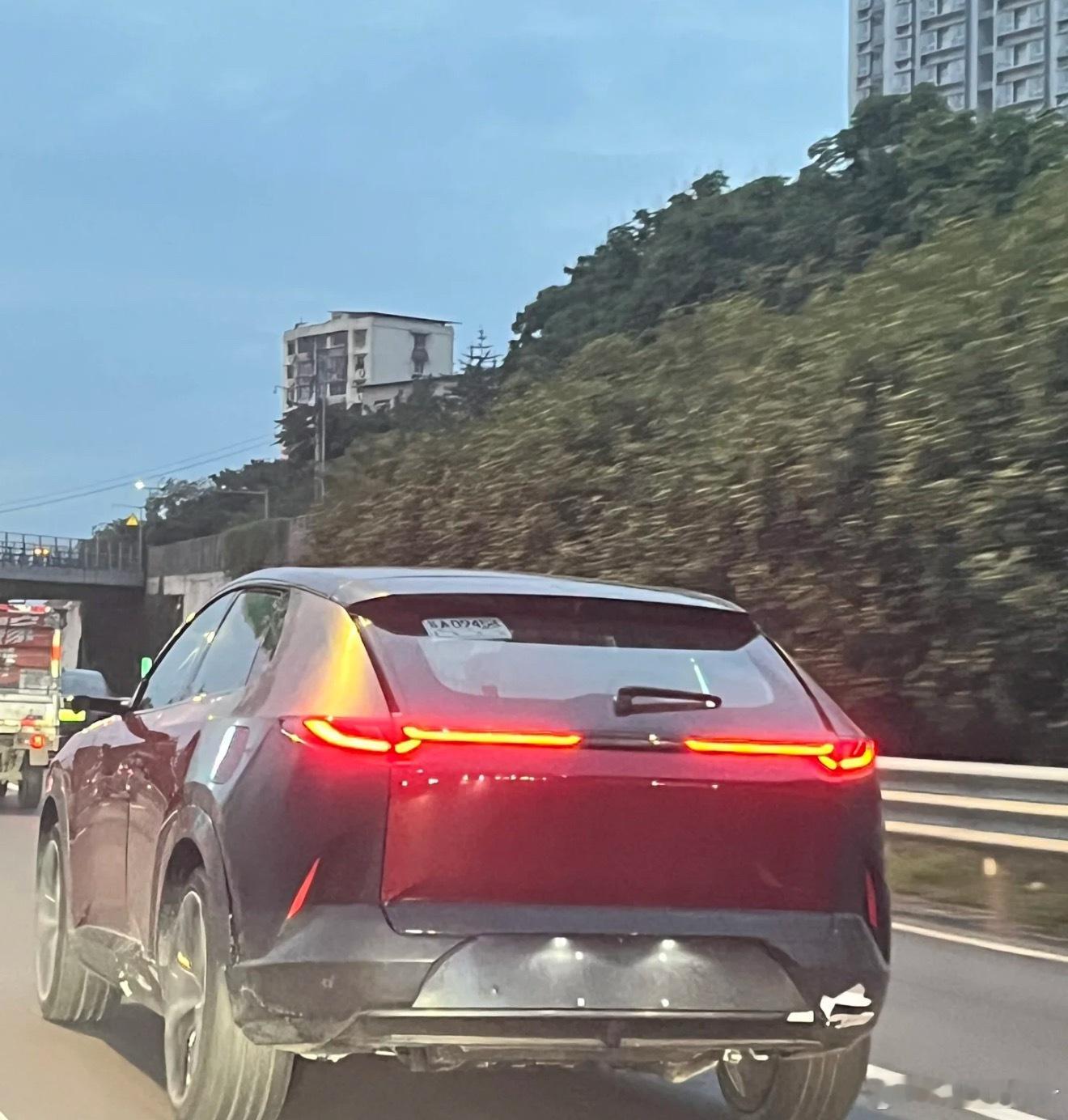 马自达EZ60在路上被网友发现了[doge] ​​​