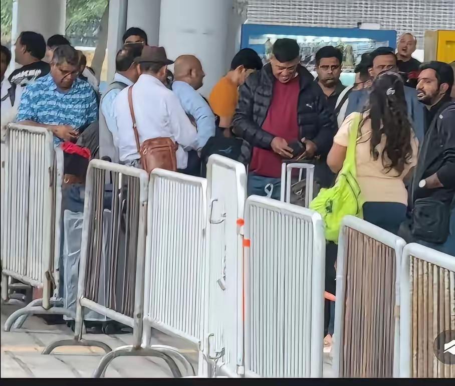 深圳移民局开先例！
对印度来华加大审查力度，特别是对留学生留学工签途径获取永居身