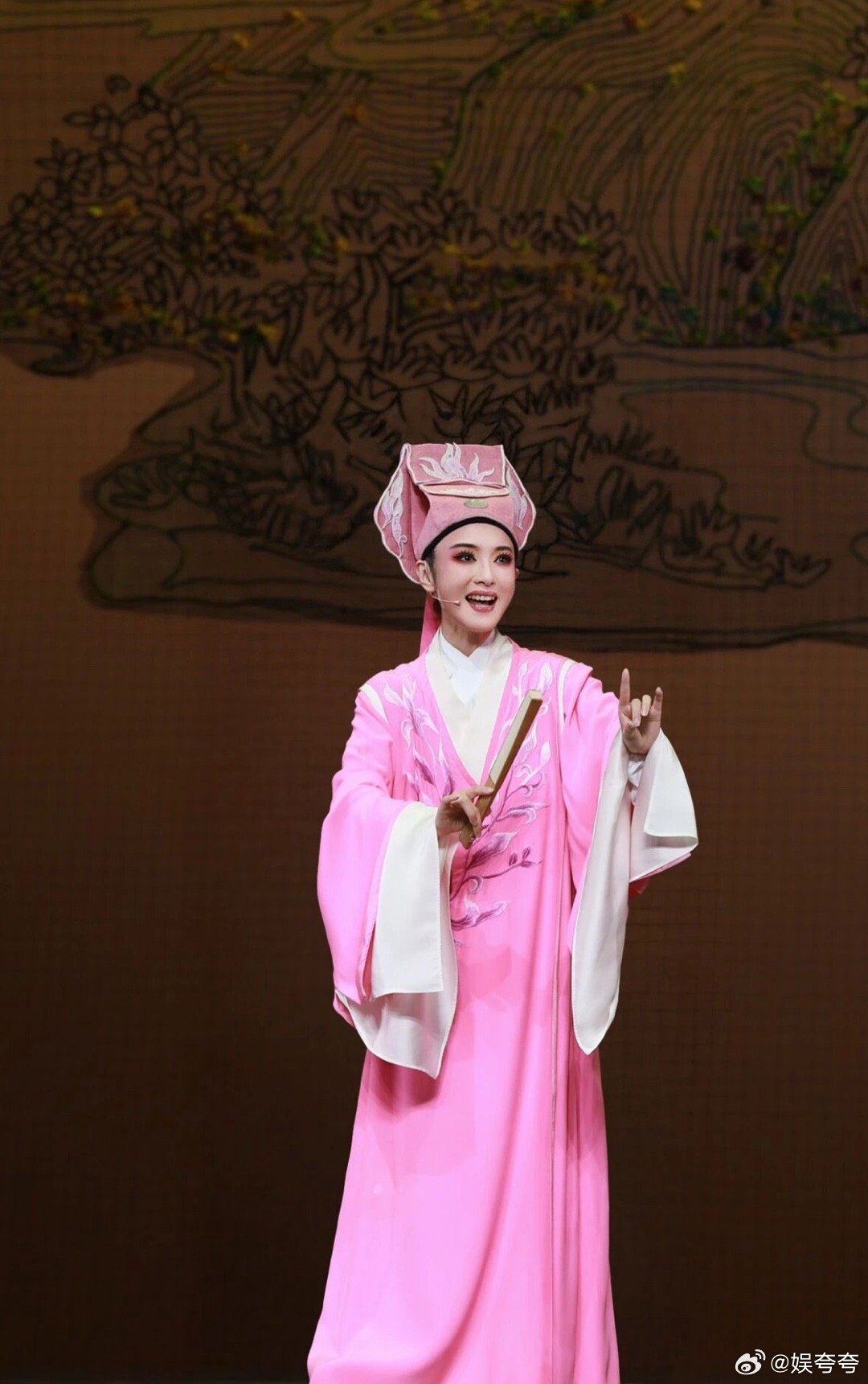 李云霄梁祝 30万人抢800张票 刷到李云霄《梁祝》开票，30万人盯着800张票